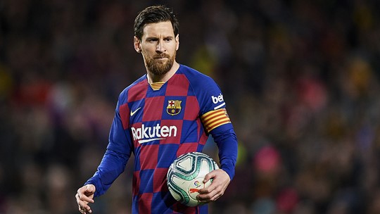 米兰传奇新锋加盟传闻升温，球迷猜测梅西或CR7？