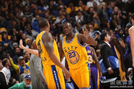 NBA常规赛开始：湖人首战力克勇士